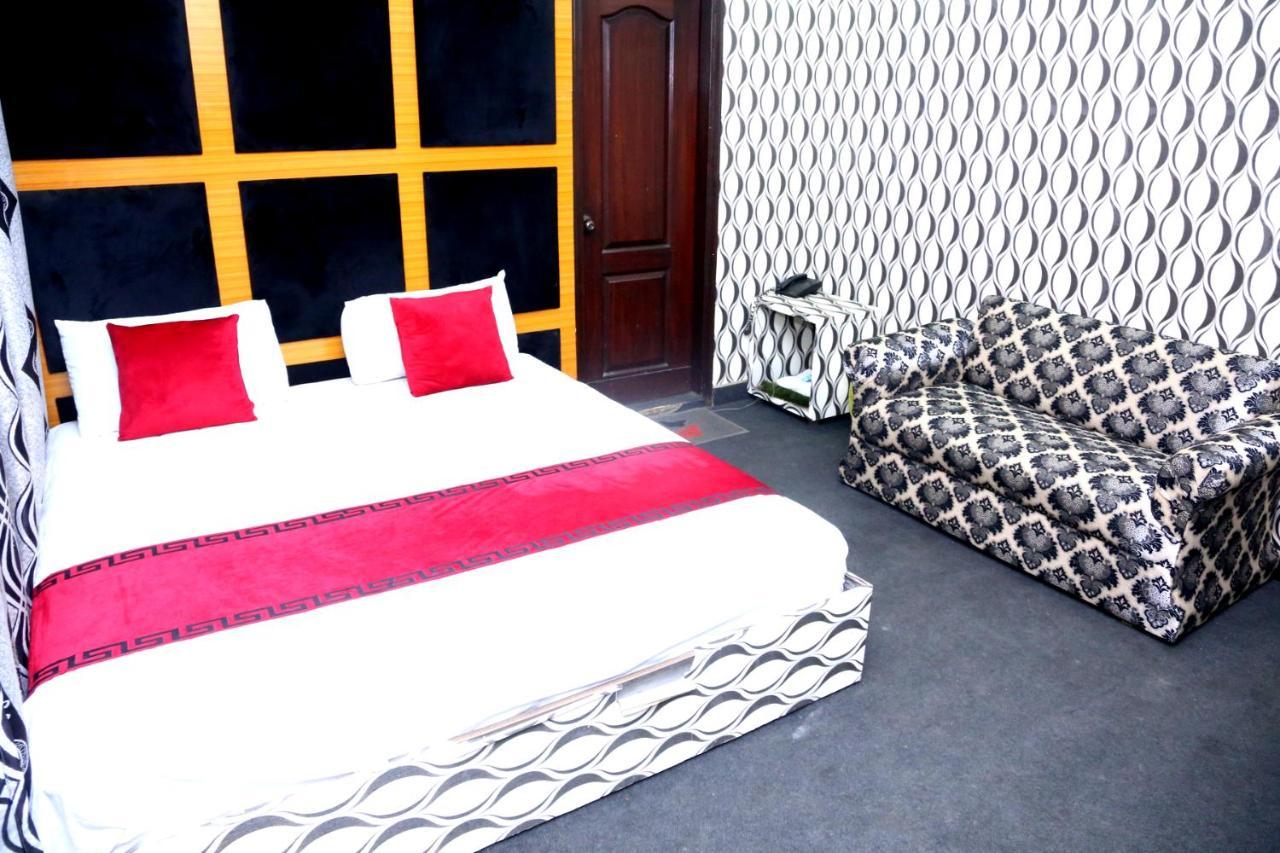 Sapphire Inn Motel Lahore Bagian luar foto