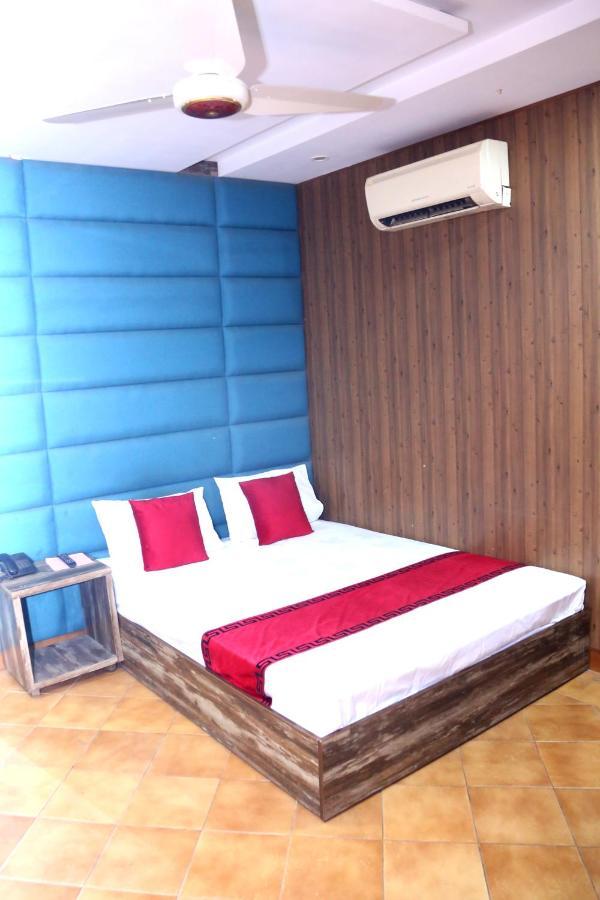 Sapphire Inn Motel Lahore Bagian luar foto