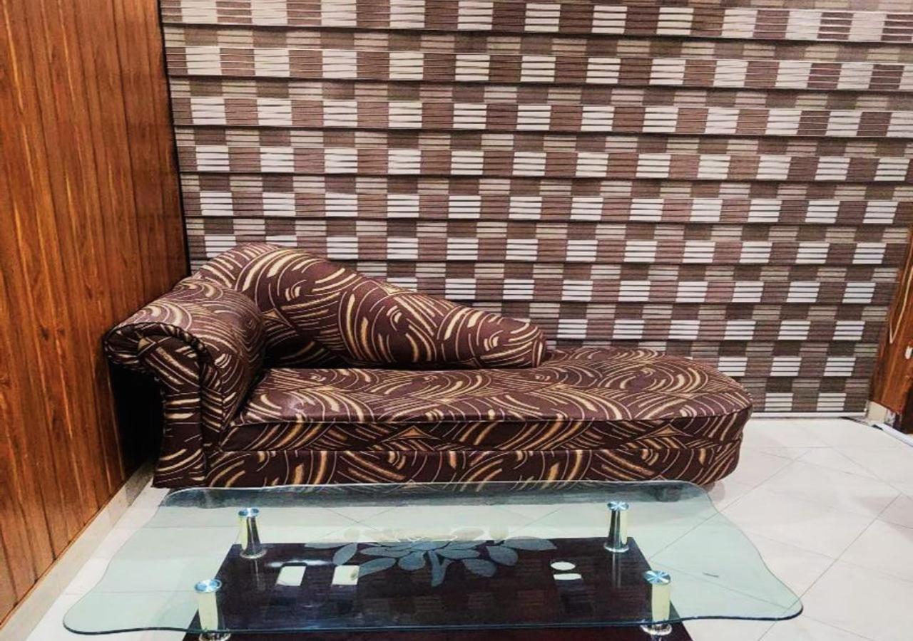 Sapphire Inn Motel Lahore Bagian luar foto